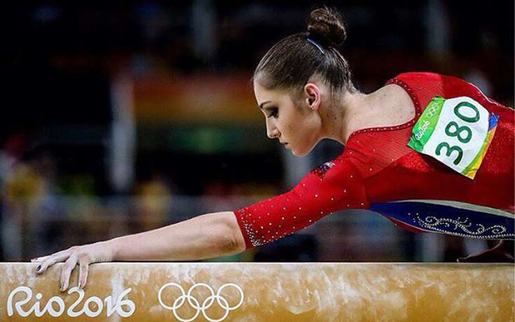 21-летняя русская гимнастка Алия Мустафина завоевала бронзу на ОИ в многоборье